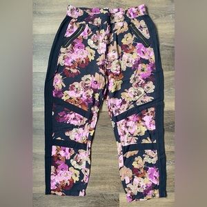 Beautiful floral print pants!